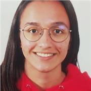 Profesor de inglés o matemáticas imparte clases para estudiantes de primaria, ESO o bachillerato